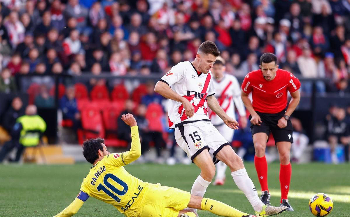 关于西班牙皇马主场失利：主帅急需调整战术的信息