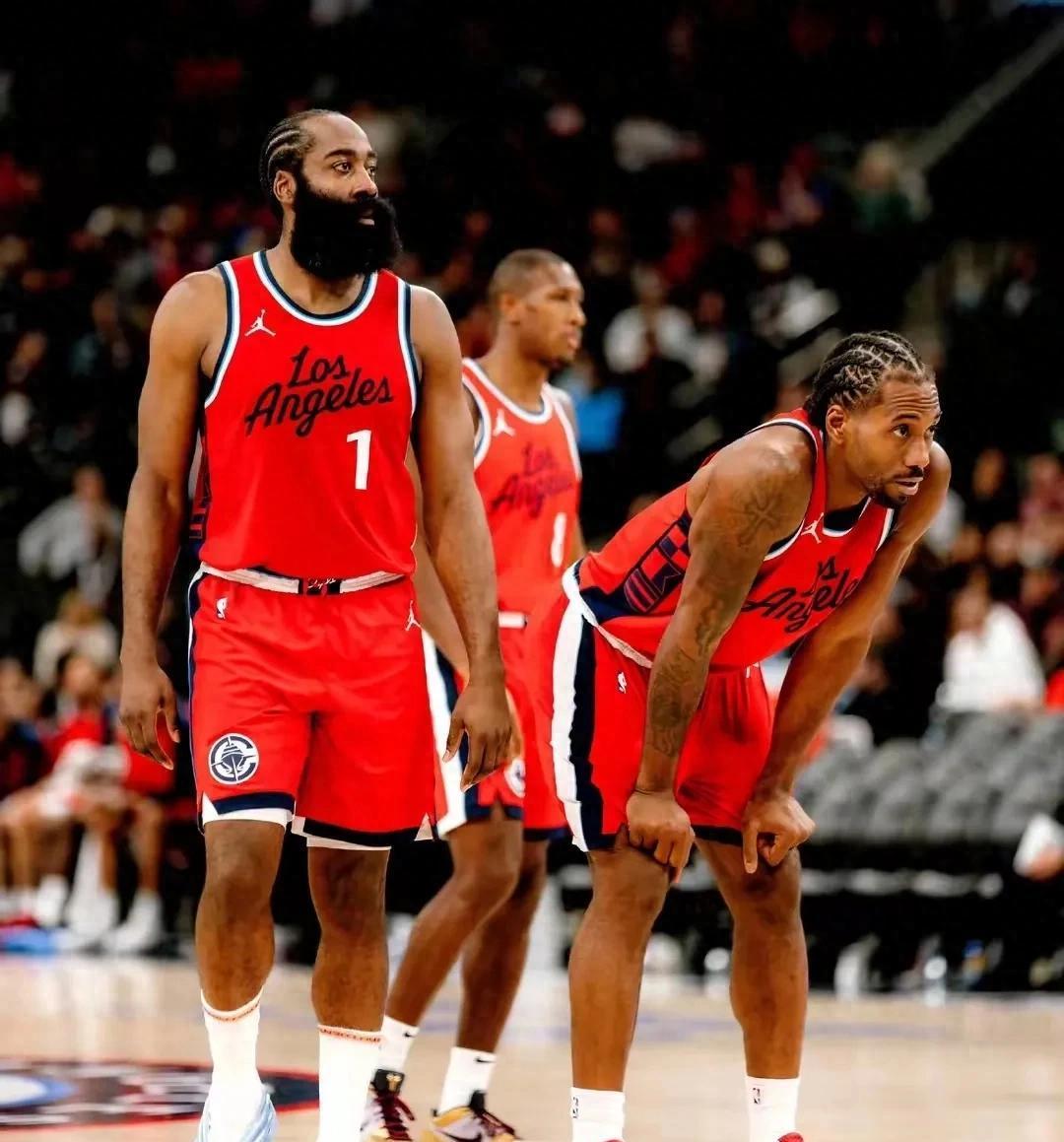 西蒙斯险胜连续三场30+，爆发新星关键表现点燃全场！